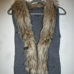 GUESS Gray sweater vest with Faux fur size Small